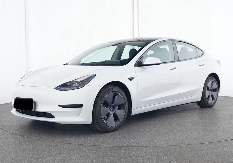 Weiß Gebraucht 2023 Tesla Model 3 Standard Range Plus Limousine | 28.000 € (Guter Preis) - Bild 1/4