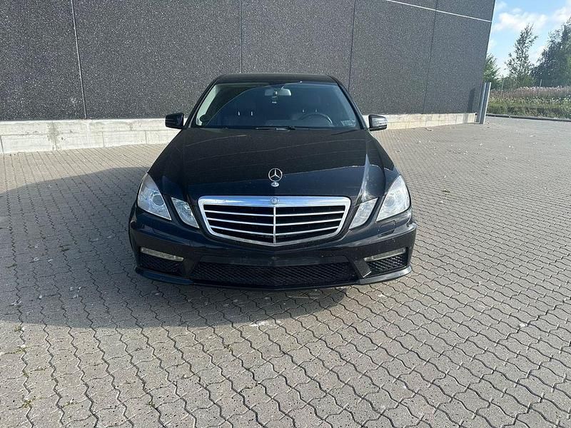 Gebraucht Mercedes E220 170 PS (125 kW) 2012 Schwarz Limousine