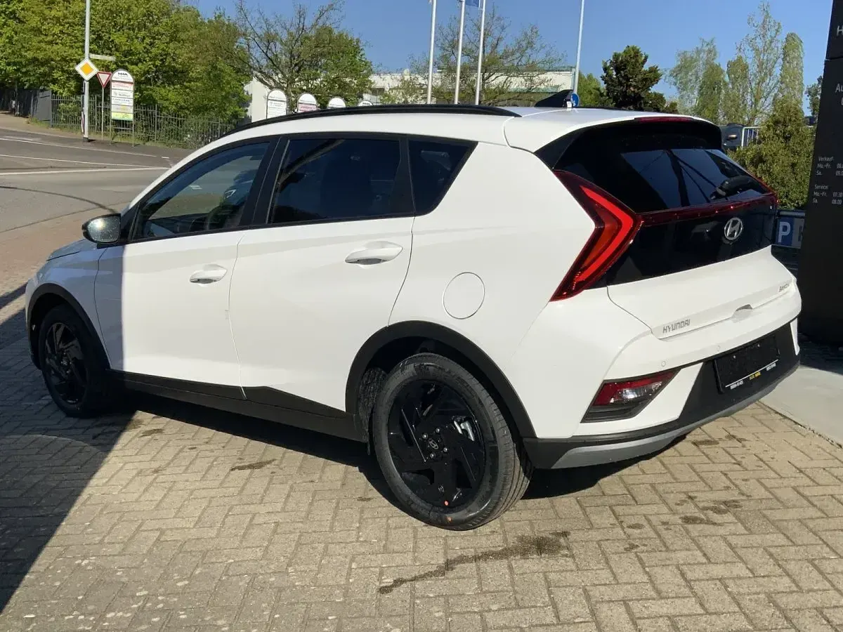 Neu Hyundai Bayon Blackline 90 PS (66 kW) 2026 Atlas white SUV