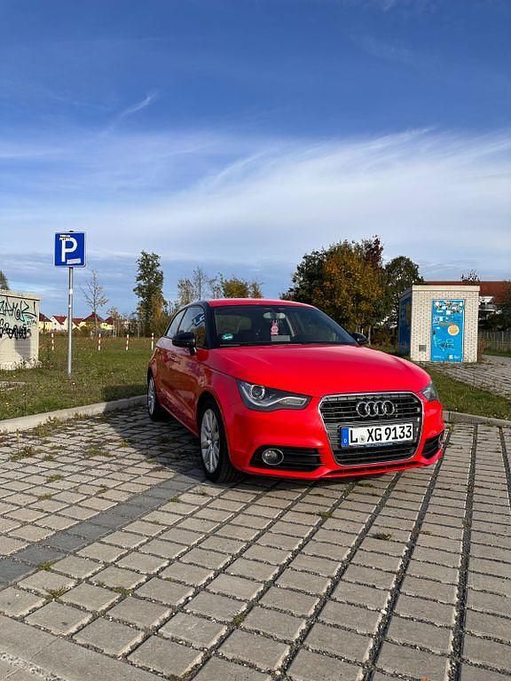 Rot Gebraucht 2012 Audi A1 Attraction Kleinwagen | 6.900 € (Guter Preis) - Bild 1/4