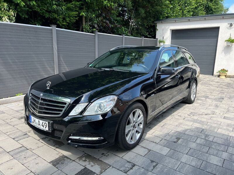 Schwarz Gebraucht 2011 Mercedes E350 Avantgarde Limousine | 7.950 € (Guter Preis) - Bild 1/4