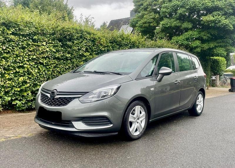 Grau Gebraucht 2017 Opel Zafira Tourer Van / Kleinbus | 7.950 € (Guter Preis) - Bild 1/4