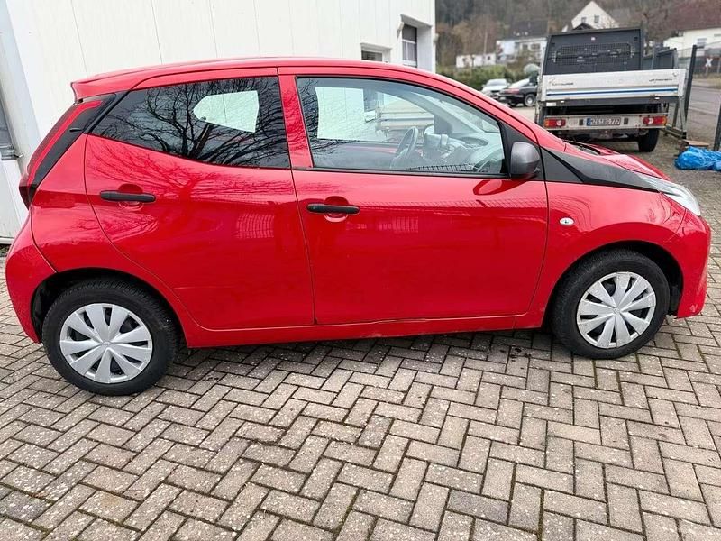 Gebraucht Toyota Aygo 72 PS (52 kW) 2021 Super red 5 Kleinwagen