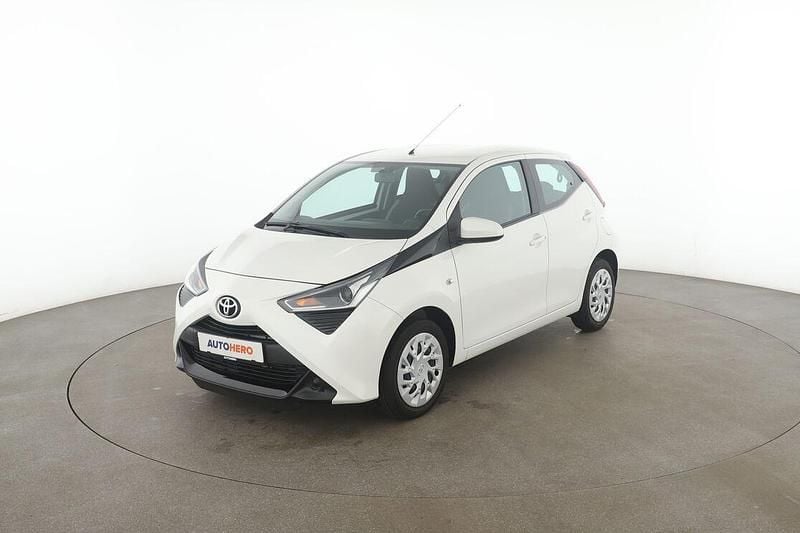 Weiß Gebraucht 2018 Toyota Aygo X-play Kleinwagen | 9.510 € (Guter Preis) - Bild 1/3