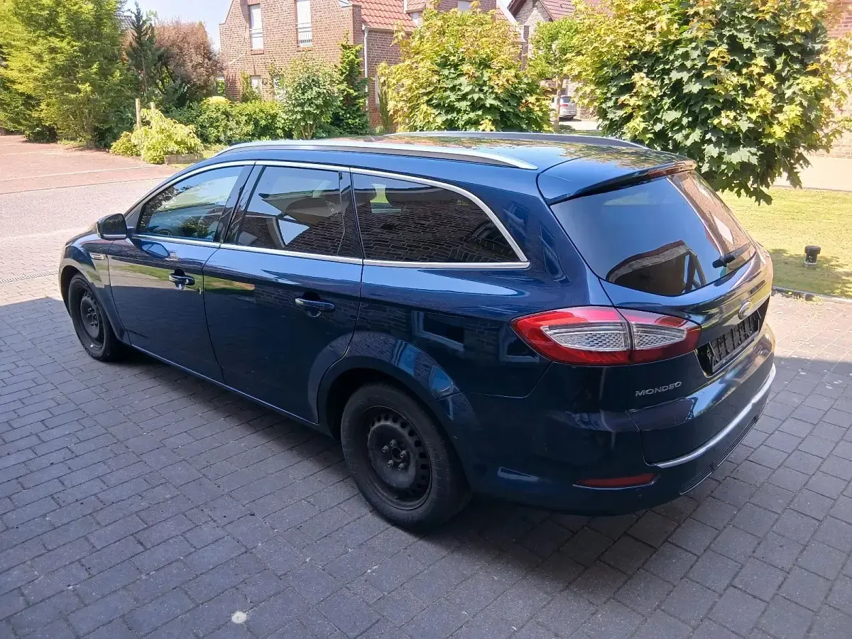 Gebraucht Ford Mondeo 140 PS (102 kW) 2012 Blau Kombi