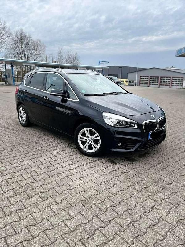 Black sapphire metallic Gebraucht 2015 BMW 218 M Sport Kombi | 12.799 € (Guter Preis) - Bild 1/4