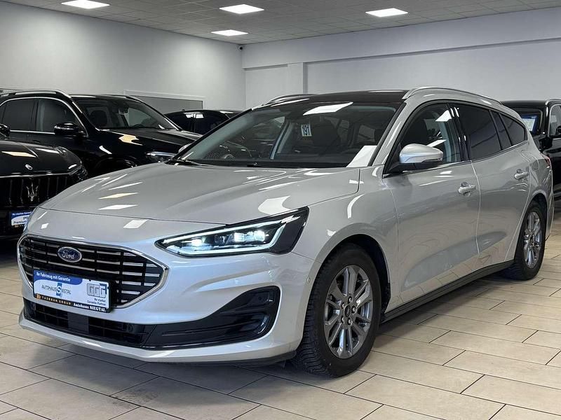 Silber Gebraucht 2024 Ford Focus Titanium Kombi | 24.440 € (Fairer Preis) - Bild 1/4