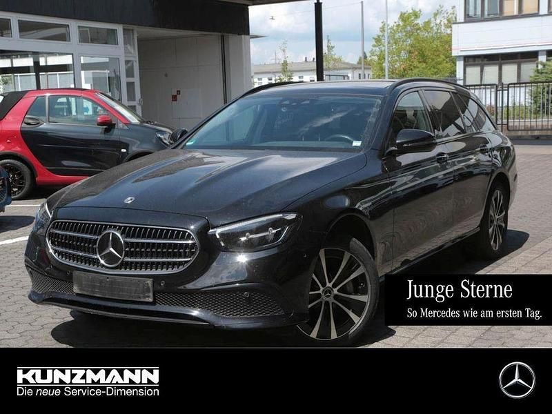 Obsidianschwarz metallic Gebraucht 2022 Mercedes E300 Avantgarde Kombi | 30.896 € (Guter Preis) - Bild 1/4