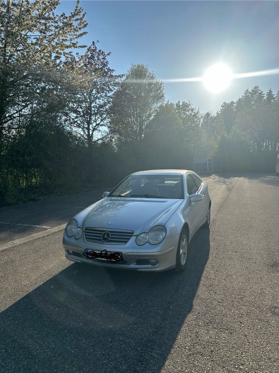 Grau Gebraucht 2001 Mercedes C180 Coupé | 1.450 € (Superpreis) - Bild 1/4