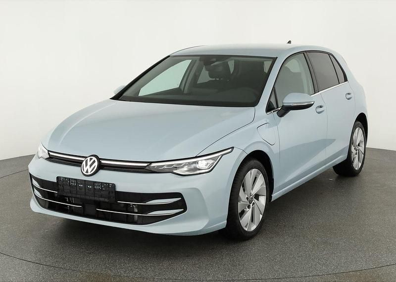 Crystal ice blue metallic Neu 2025 VW Golf VIII Style | 37.300 € (Fairer Preis) - Bild 1/4
