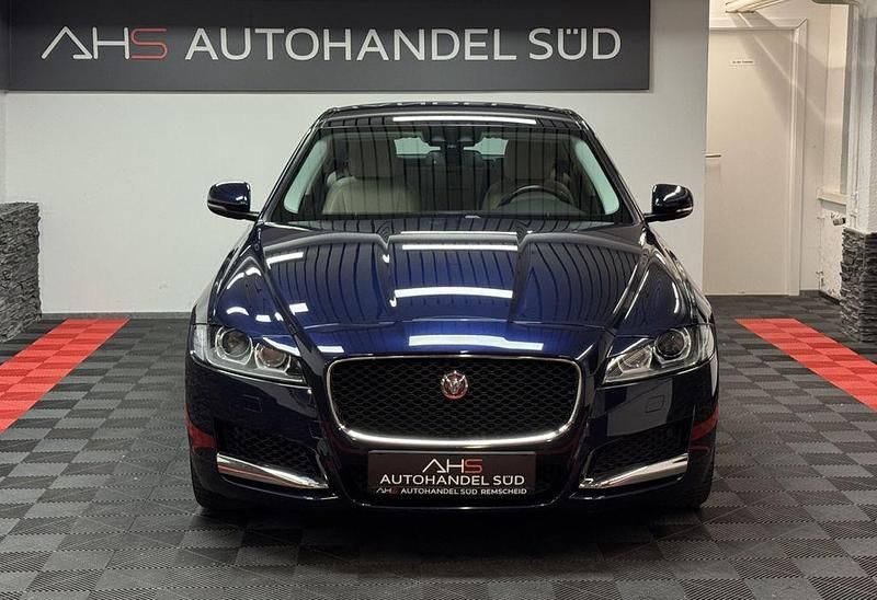 Gebraucht Jaguar XF Portfolio 300 PS (220 kW) 2017 Blau Limousine