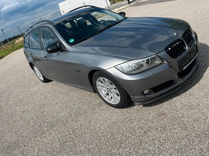 Gebraucht BMW 325 218 PS (160 kW) 2009 Grau Kombi