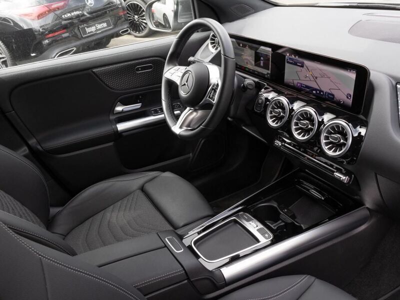 Gebraucht Mercedes EQA250 Progressive 139 kW (190 PS) 2024 Metalliclack mountaingrau SUV