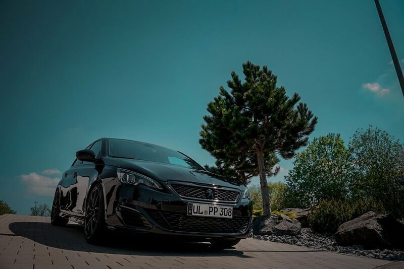 Schwarz Gebraucht 2016 Peugeot 308 GTi by Peugeot Sport Limousine | 15.499 € (Fairer Preis) - Bild 1/4