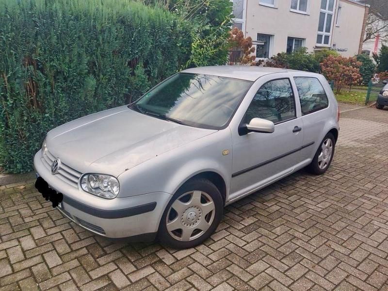 Silber Gebraucht 1999 VW Golf IV Basis Limousine | 900 € (Superpreis) - Bild 1/4