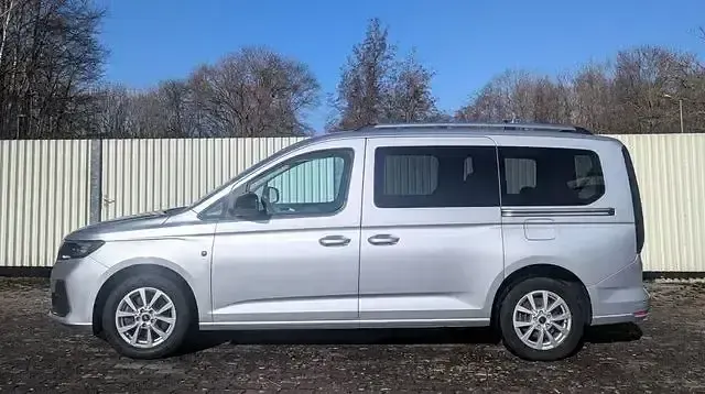 Gebraucht Ford Grand Tourneo Connect Titanium 102 PS (75 kW) 2023 Silber Van / Kleinbus