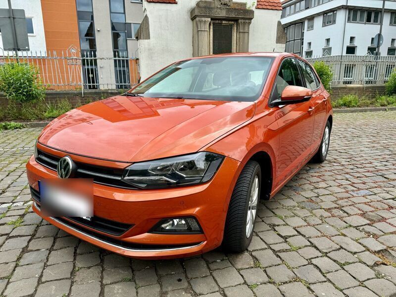 Orange Gebraucht 2018 VW Polo Highline Kleinwagen | 13.999 € (Etwas zu teuer) - Bild 1/4