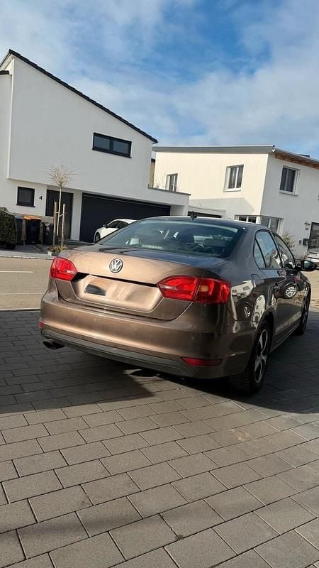 Gebraucht VW Jetta 104 PS (76 kW) 2011 Braun Limousine