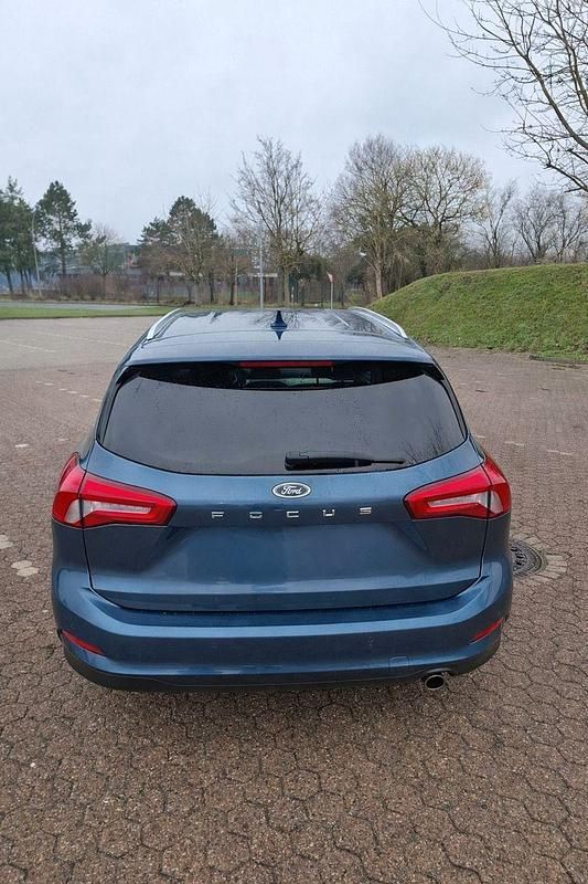 Gebraucht Ford Focus Cool & Connect 125 PS (91 kW) 2020 Blau Kombi
