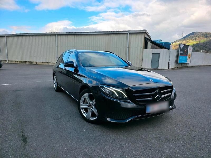 Schwarz Gebraucht 2019 Mercedes E400 Kombi | 24.000 € (Guter Preis) - Bild 1/4