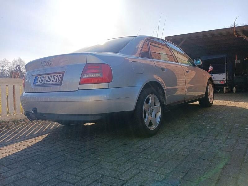 Gebraucht Audi A4 Sport 125 PS (91 kW) 2000 Silber Limousine