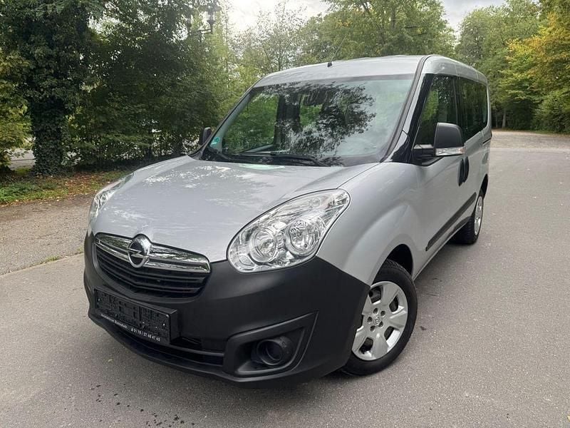 Silber Gebraucht 2016 Opel Combo Selection Van / Kleinbus | 8.990 € (Etwas zu teuer) - Bild 1/4
