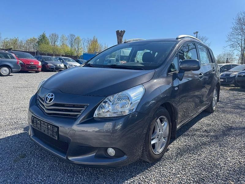 Gebraucht Toyota Verso Basis 126 PS (92 kW) 2011 Grau Van / Kleinbus