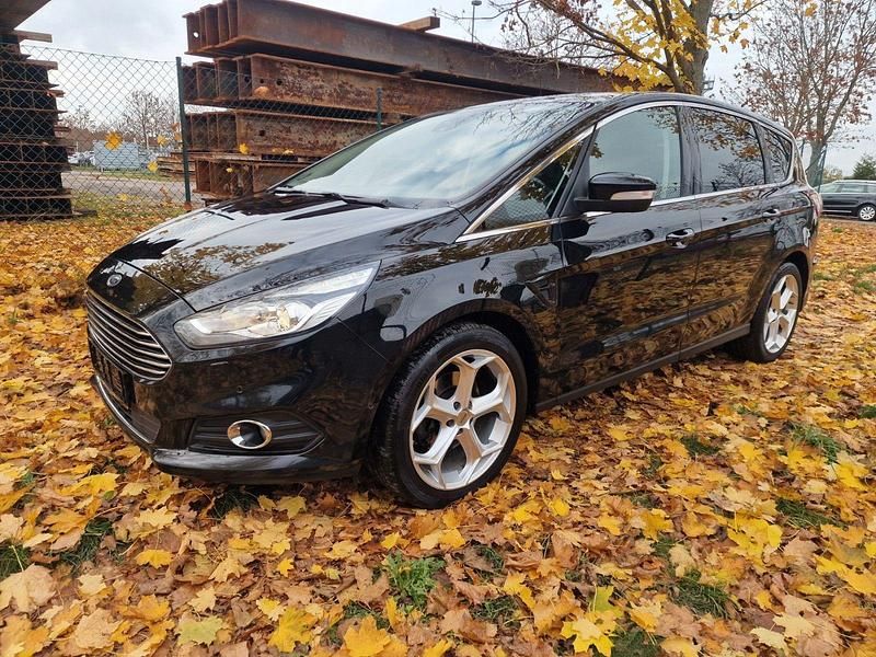 Schwarz Gebraucht 2018 Ford S-MAX Titanium Van / Kleinbus | 8.999 € (Guter Preis) - Bild 1/4