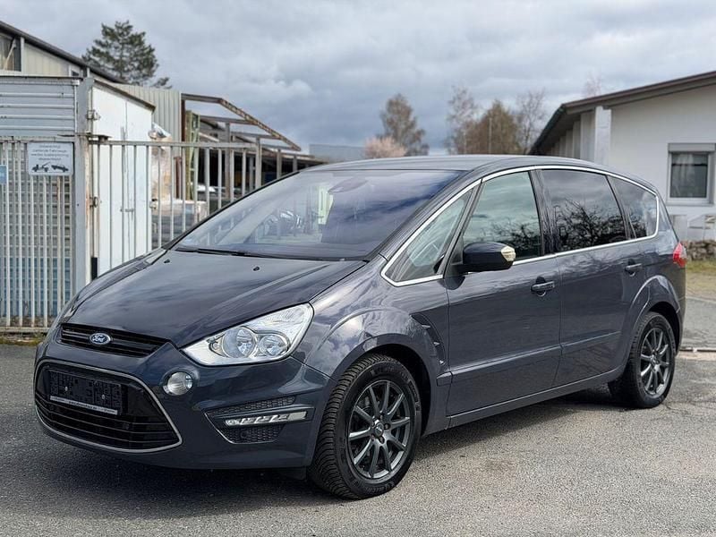 Gebraucht Ford S-MAX Titanium 140 PS (102 kW) 2012 Grau Van / Kleinbus