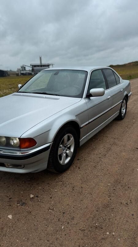 Silber Gebraucht 1996 BMW 728 Limousine | 3.600 € (Fairer Preis) - Bild 1/4