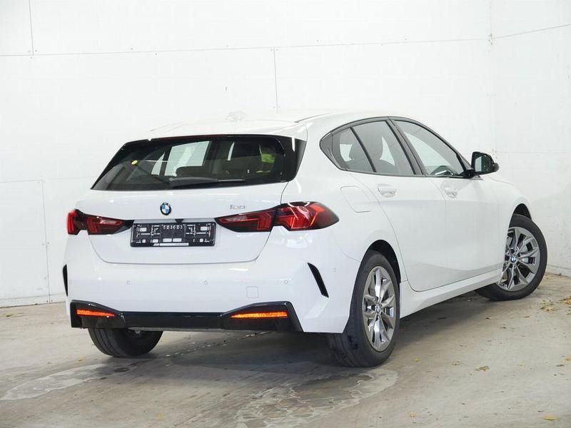 Weiß Gebraucht 2024 BMW 120 Kleinwagen | 26.888 € - Bild 1/4
