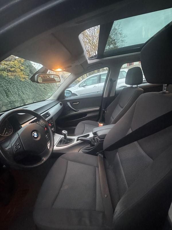 Schwarz Gebraucht 2008 BMW 318 Kombi | 2.400 € (Superpreis) - Bild 1/4