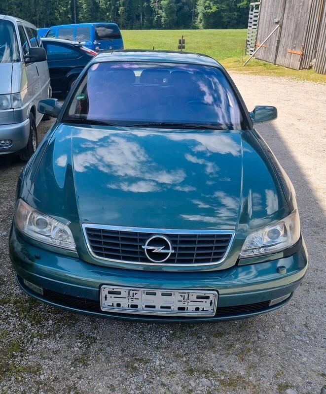 Grün Gebraucht 2002 Opel Omega Limousine | 2.499 € (Fairer Preis) - Bild 1/4