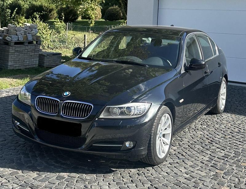 Schwarz Gebraucht 2011 BMW 325 Limousine | 10.500 € (Fairer Preis) - Bild 1/4