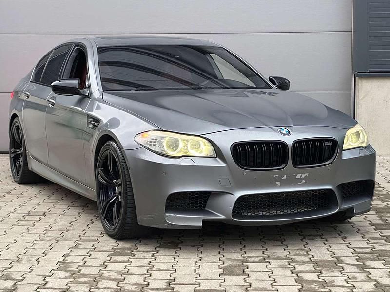 Grau Gebraucht 2013 BMW M5 Shadowline Limousine | 29.890 € (Superpreis) - Bild 1/4