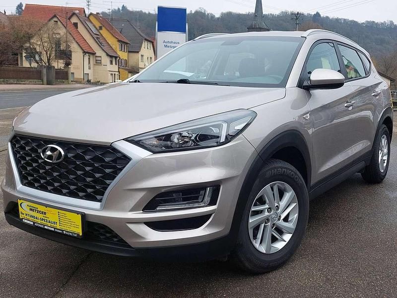 Gebraucht Hyundai Tucson Select 132 PS (97 kW) 2019 White sand / met SUV