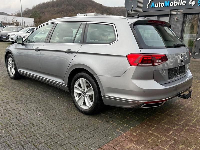 Gebraucht VW Passat Elegance 200 PS (147 kW) 2024 Silber Kombi