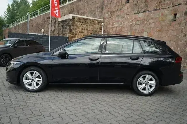 Gebraucht VW Golf VIII Life 150 PS (110 kW) 2023 Schwarz Kombi
