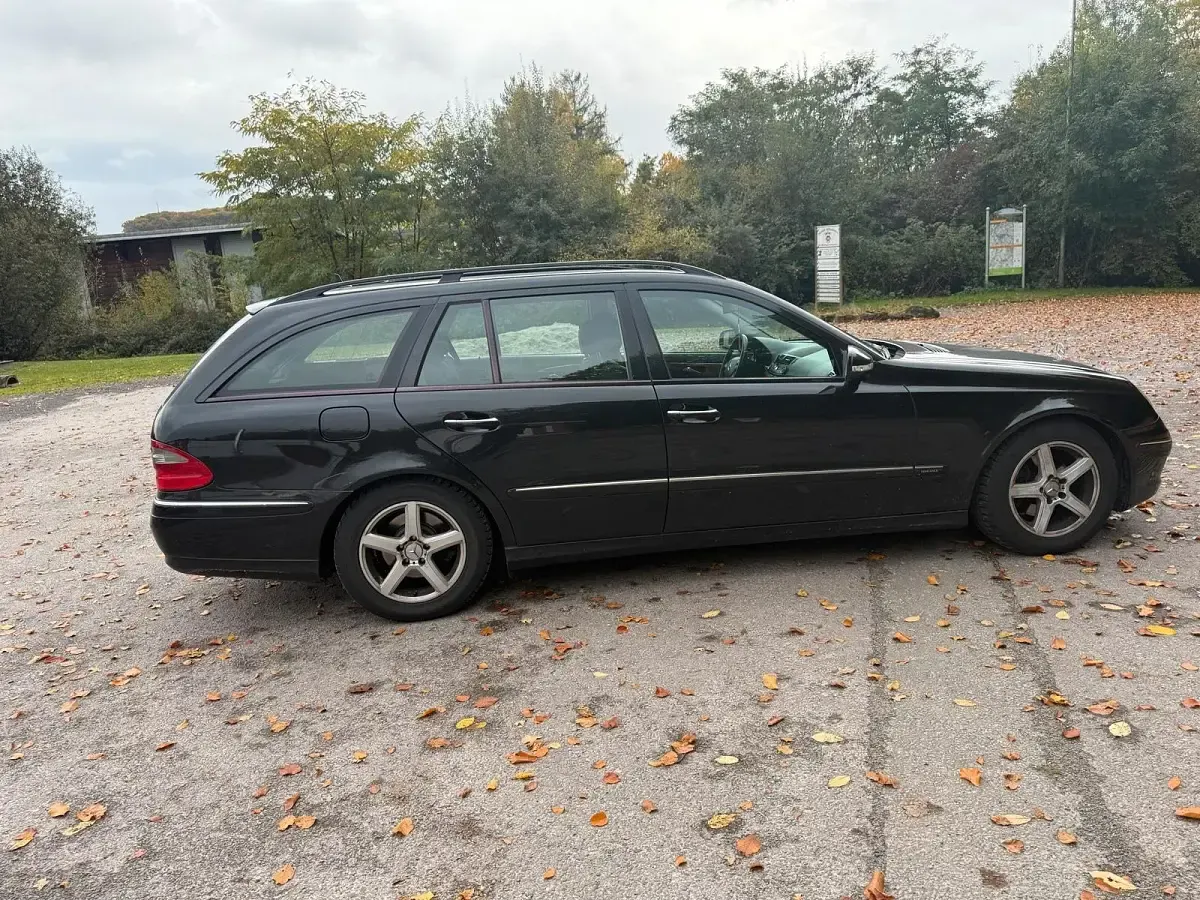 Gebraucht Mercedes E220 170 PS (125 kW) 2007 Schwarz Kombi