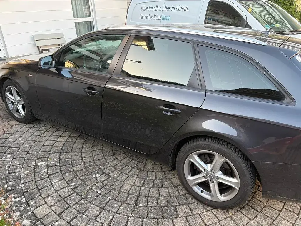 Gebraucht Audi A4 Attraction 150 PS (110 kW) 2014 Grau Kombi