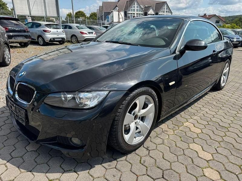 Schwarz Gebraucht 2008 BMW 320 Cabriolet Comfort Edition Cabrio | 12.490 € (Fairer Preis) - Bild 1/4