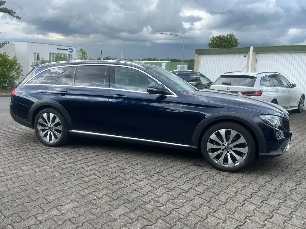 Gebraucht Mercedes E220 All-Terrain 194 PS (142 kW) 2017 Blau Kombi