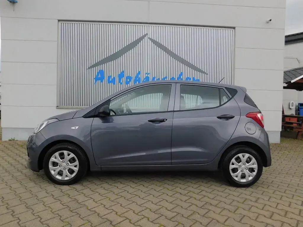Gebraucht Hyundai i10 Style 87 PS (63 kW) 2016 Grau Kleinwagen
