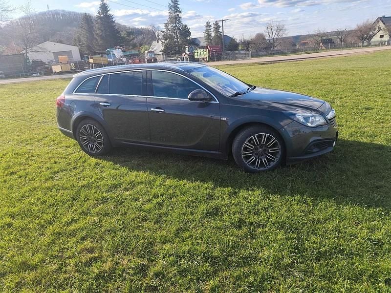 Grau Gebraucht 2015 Opel Insignia Country Tourer Kombi | 8.500 € (Etwas zu teuer) - Bild 1/4