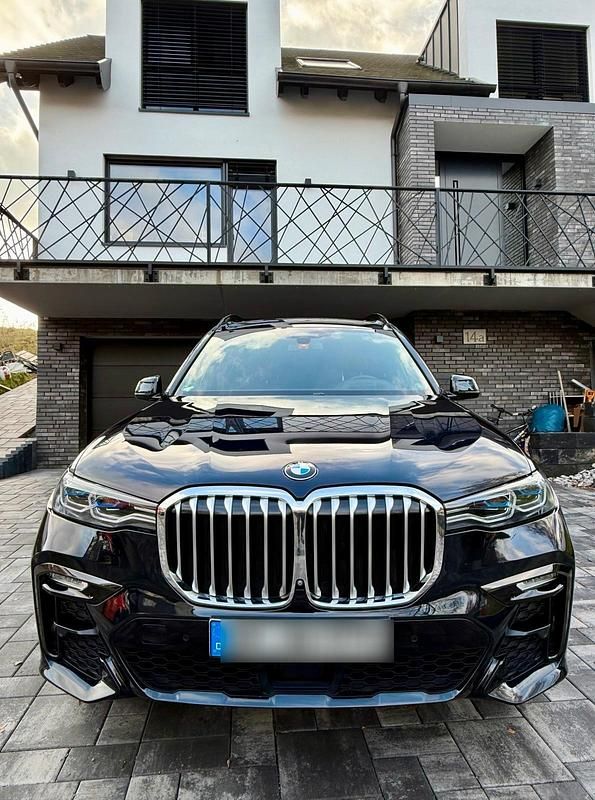 Blau Gebraucht 2020 BMW X7 M Sport SUV | 51.500 € (Fairer Preis) - Bild 1/4