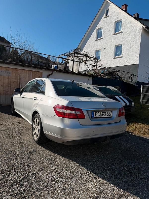 Gebraucht Mercedes E220 170 PS (125 kW) 2009 Silber Limousine