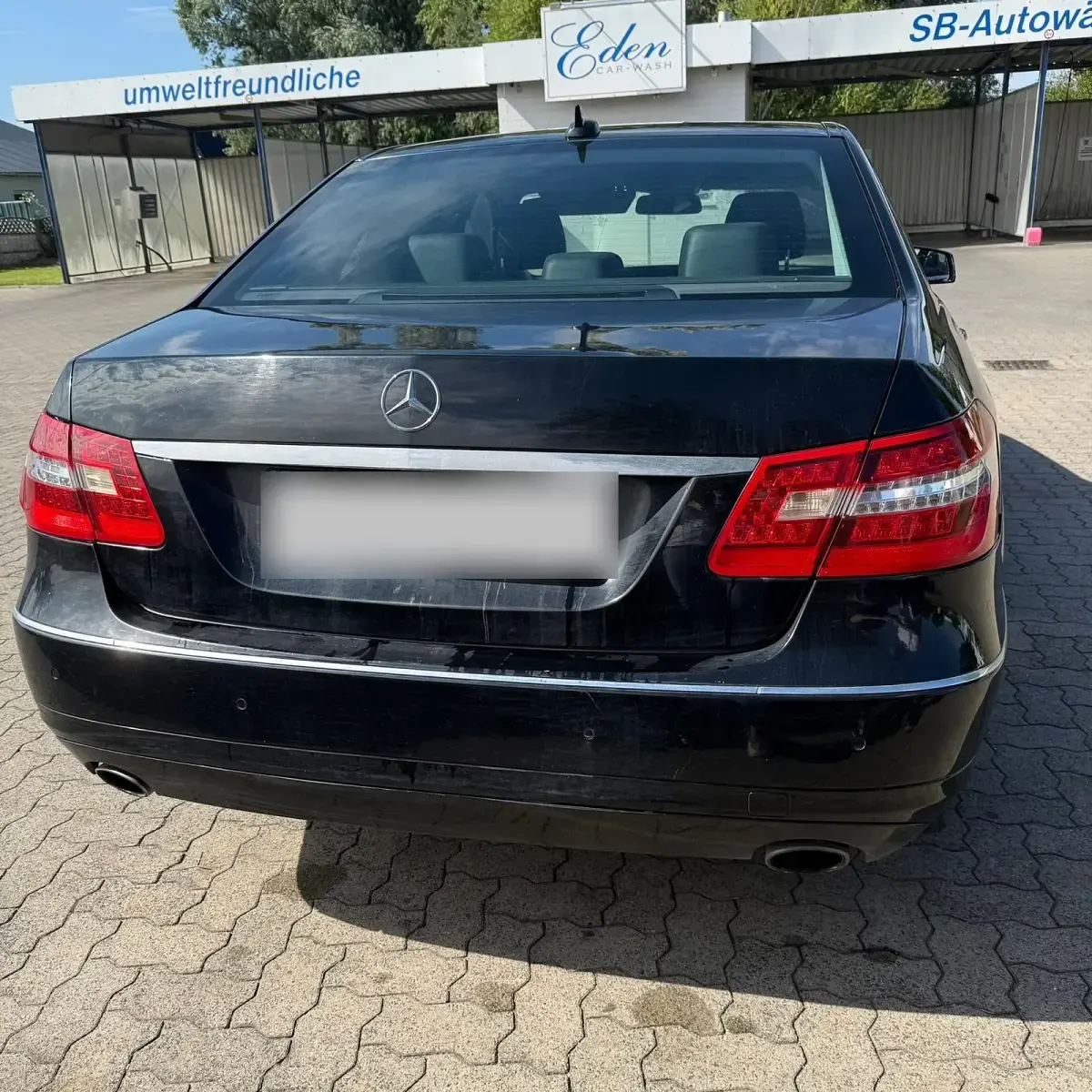 Gebraucht Mercedes E300 231 PS (169 kW) 2011 Schwarz Limousine