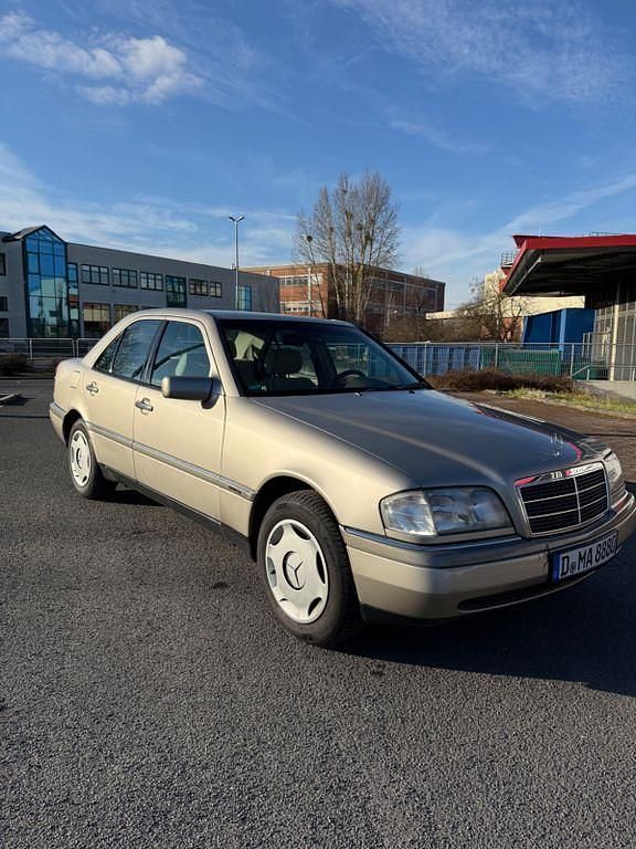Gebraucht Mercedes C180 Elegance 122 PS (89 kW) 1996 Beige Limousine