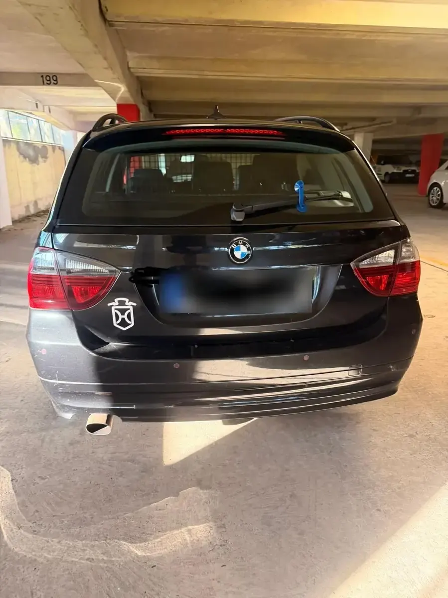 Gebraucht BMW 320 130 PS (95 kW) 2007 Schwarz Kombi