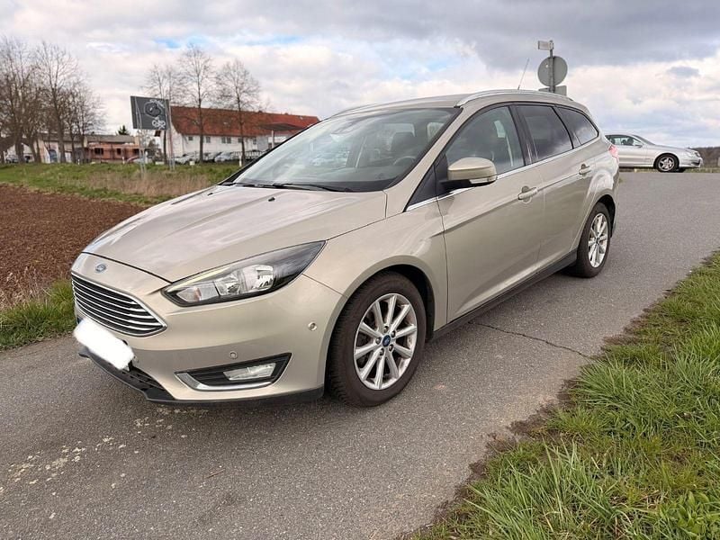Gebraucht Ford Focus Titanium 125 PS (91 kW) 2015 Silber Kombi
